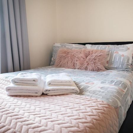 4 Bedroom Flat With High Speed Wi-Fi In North Acton, Ealing, West 伦敦 外观 照片