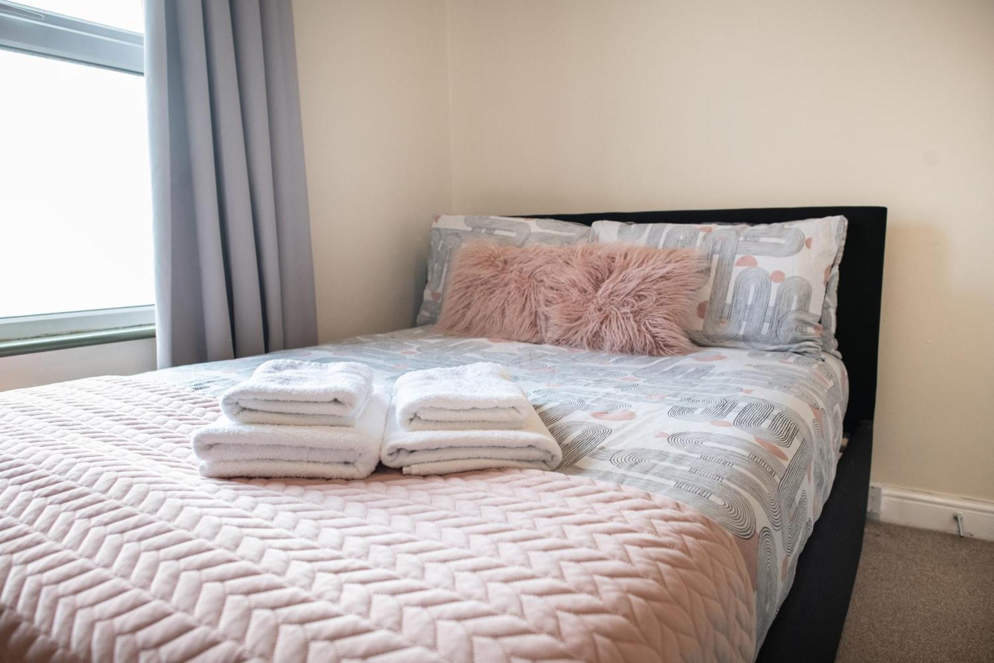 4 Bedroom Flat With High Speed Wi-Fi In North Acton, Ealing, West 伦敦 外观 照片