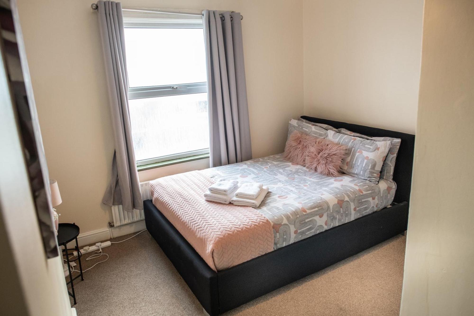 4 Bedroom Flat With High Speed Wi-Fi In North Acton, Ealing, West 伦敦 外观 照片