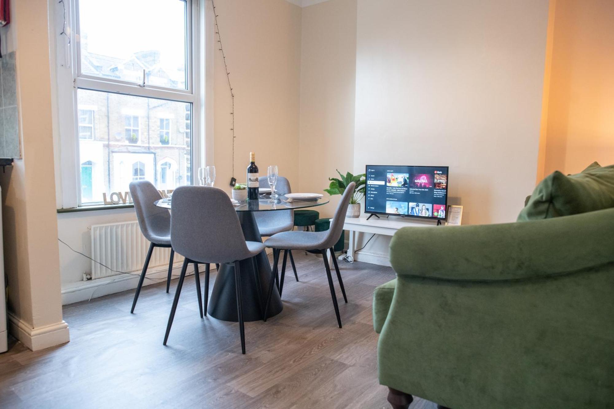 4 Bedroom Flat With High Speed Wi-Fi In North Acton, Ealing, West 伦敦 外观 照片