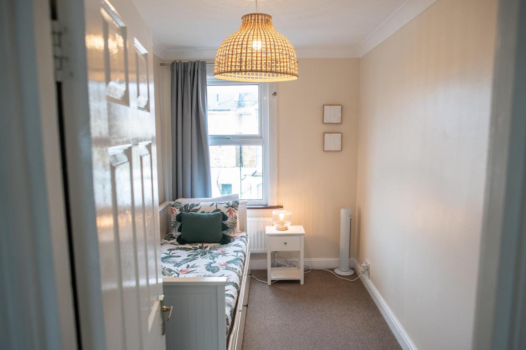 4 Bedroom Flat With High Speed Wi-Fi In North Acton, Ealing, West 伦敦 外观 照片